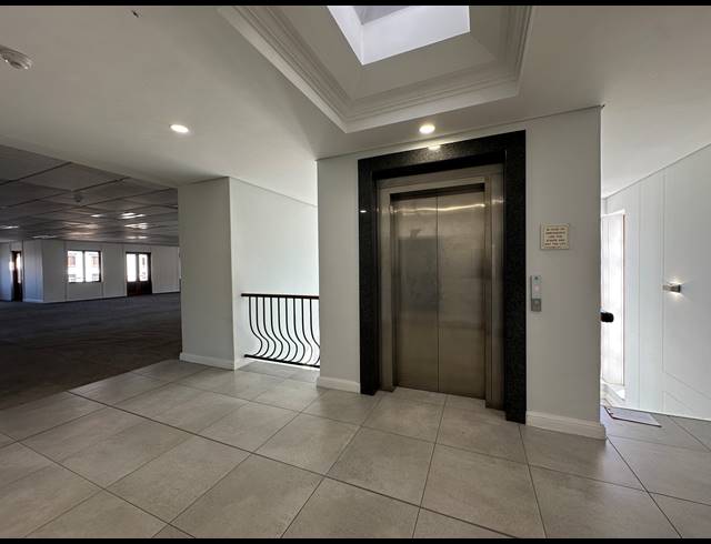 1,315M² OFFICE TO LET IN SANDTON CENTRAL